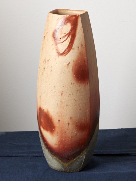 Earthen Elegance: The Ceramic Art of Bizen