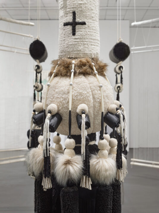 Eric-Paul Riege: ojo|-|ólǫ́